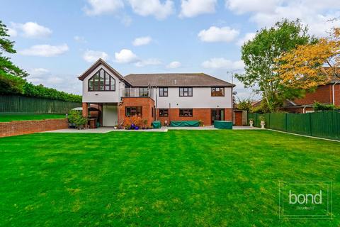 17 Chalklands, Sandon, Chelmsford, CM2 7TH