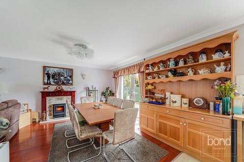 17 Chalklands, Sandon, Chelmsford, CM2 7TH