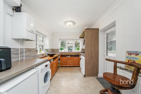 17 Chalklands, Sandon, Chelmsford, CM2 7TH
