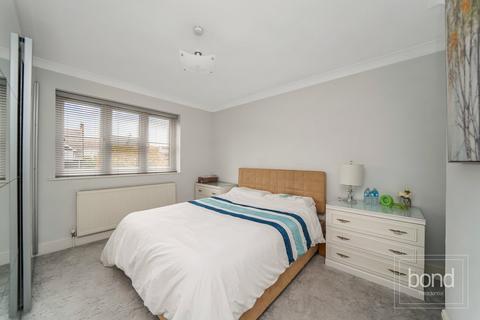 17 Chalklands, Sandon, Chelmsford, CM2 7TH