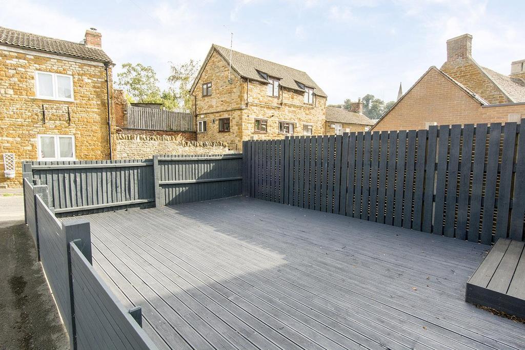 Main Decked Garden