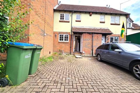 2 bedroom terraced house to rent, Nickelby Close, London SE28