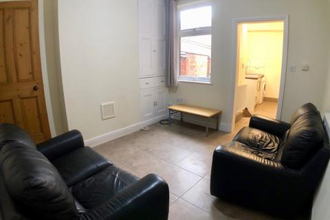 3 bedroom end of terrace house to rent, Queens Road, Leicester LE2