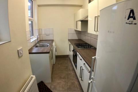3 bedroom end of terrace house to rent, Queens Road, Leicester LE2