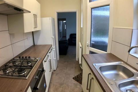 3 bedroom end of terrace house to rent, Queens Road, Leicester LE2