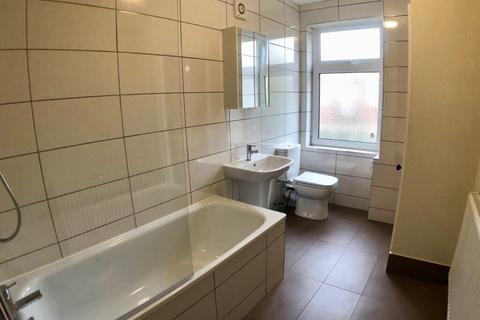 3 bedroom end of terrace house to rent, Queens Road, Leicester LE2