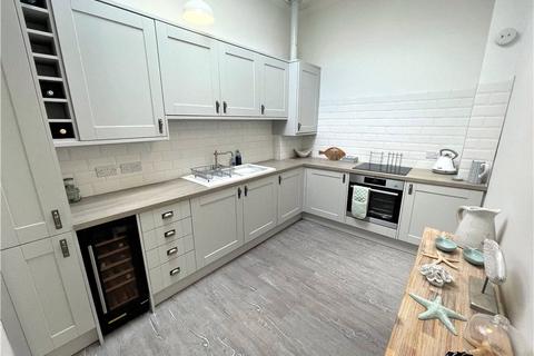 2 bedroom flat to rent, Avonmore Court, Southgrove Road, PO38