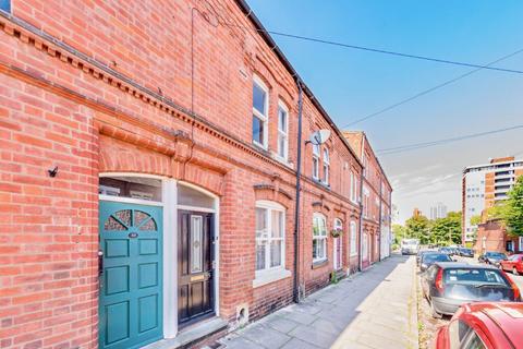 3 bedroom terraced house to rent, St Leonards Road, Leicester LE2