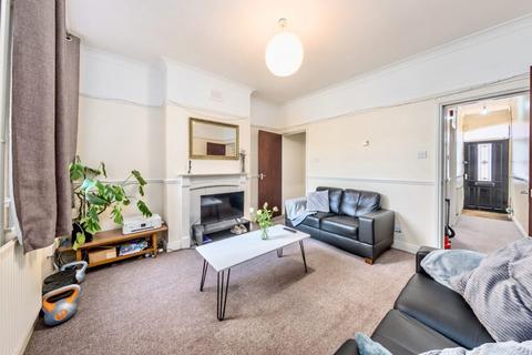 3 bedroom terraced house to rent, St Leonards Road, Leicester LE2