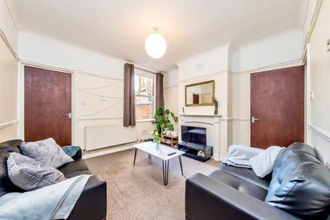 3 bedroom terraced house to rent, St Leonards Road, Leicester LE2