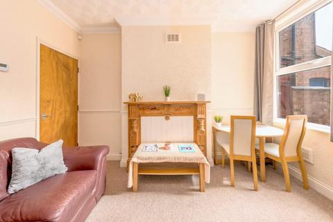 4 bedroom terraced house to rent, Lytton Road, Leicester LE2