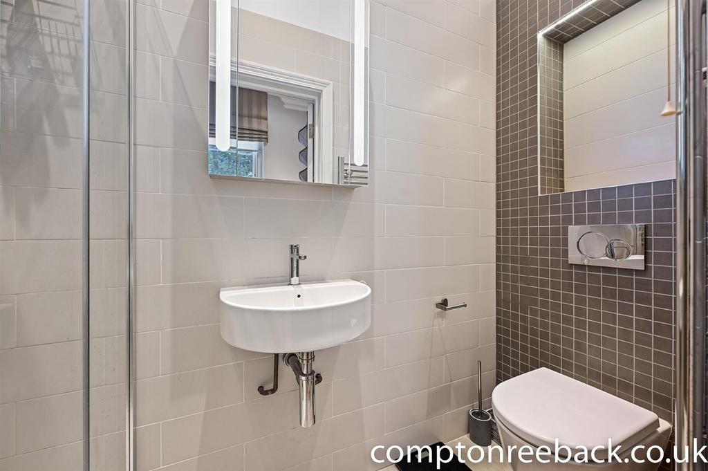 En suite shower