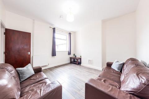 5 bedroom terraced house to rent, Hazel Street, Leicester LE2