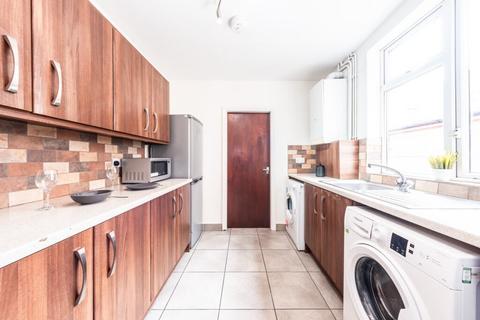 5 bedroom terraced house to rent, Hazel Street, Leicester LE2