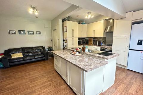 4 bedroom terraced house for sale, Birchfield Road, Northampton NN1