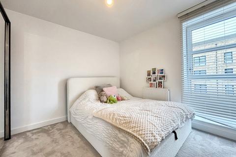 2 bedroom flat to rent, 82 Winterdale House, Eastern Avenue, Western Cros