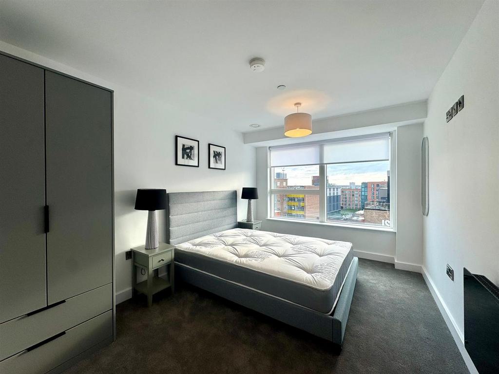 Bedroom pic 2.jpeg