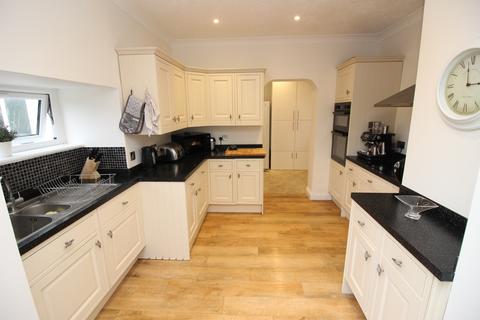 4 bedroom semi-detached house to rent, Rutherwyke Close, Stoneleigh KT17