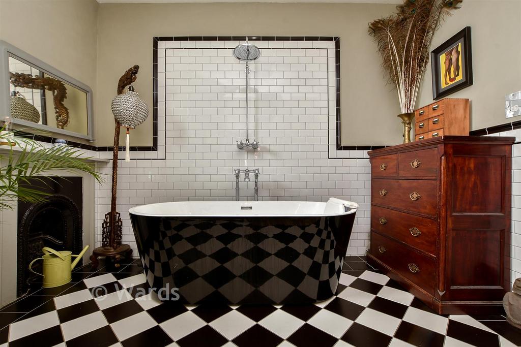 En-Suite Bathroom
