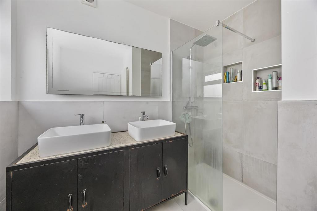 Family Shower Room/WC