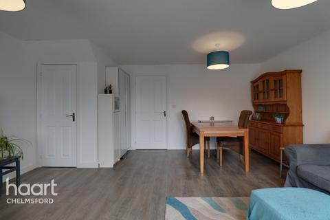 3 bedroom semi-detached house for sale, Foxglove Avenue, Chelmsford