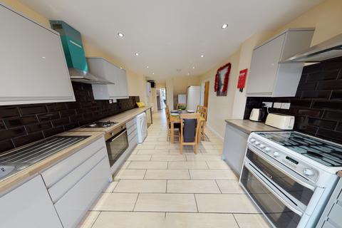 7 bedroom detached house to rent, 179 Charter Avenue, CV4 8ER