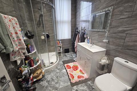8 bedroom house to rent, Brudenell Road, Leeds