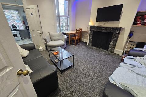 8 bedroom house to rent, Brudenell Road, Leeds