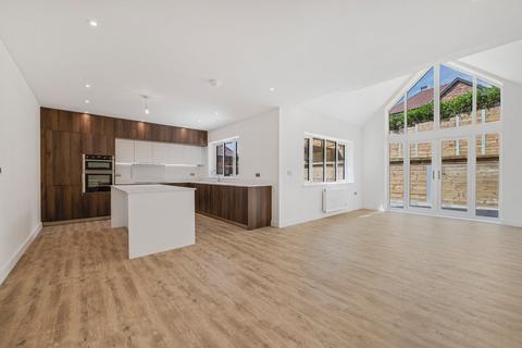 4 bedroom detached house for sale, Wilsom Road, Alton, Hampshire