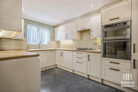 3 bedroom terraced house for sale, Millers Close, Chigwell