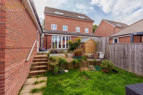 4 bedroom semi-detached house for sale, Hamfield Drive, Hassocks, BN6