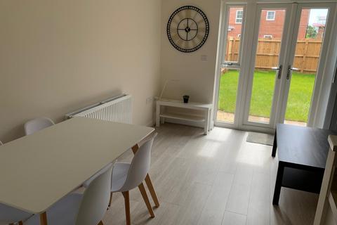 4 bedroom semi-detached house to rent, 22 Brambling Avenue, CV4 8NH