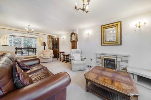 3 bedroom detached house for sale, Elizabeth Gardens, Sunbury-On-Thames TW16