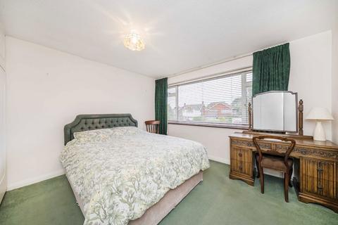 3 bedroom detached house for sale, Elizabeth Gardens, Sunbury-On-Thames TW16