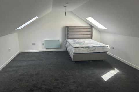 1 bedroom in a house share to rent, Mariner Street, Swansea SA1