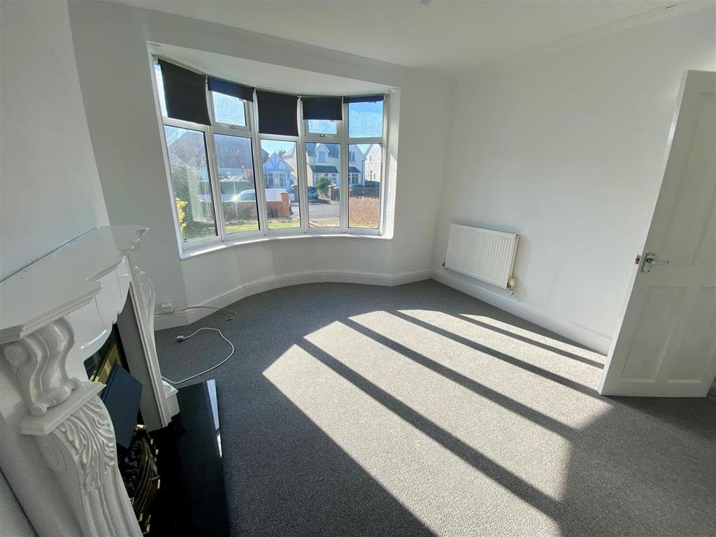 3 west road room 2.jpg