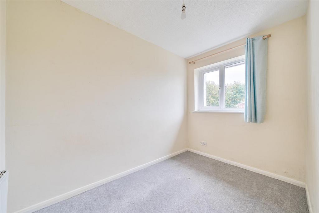 Elizabeth Close Bed 2.jpg