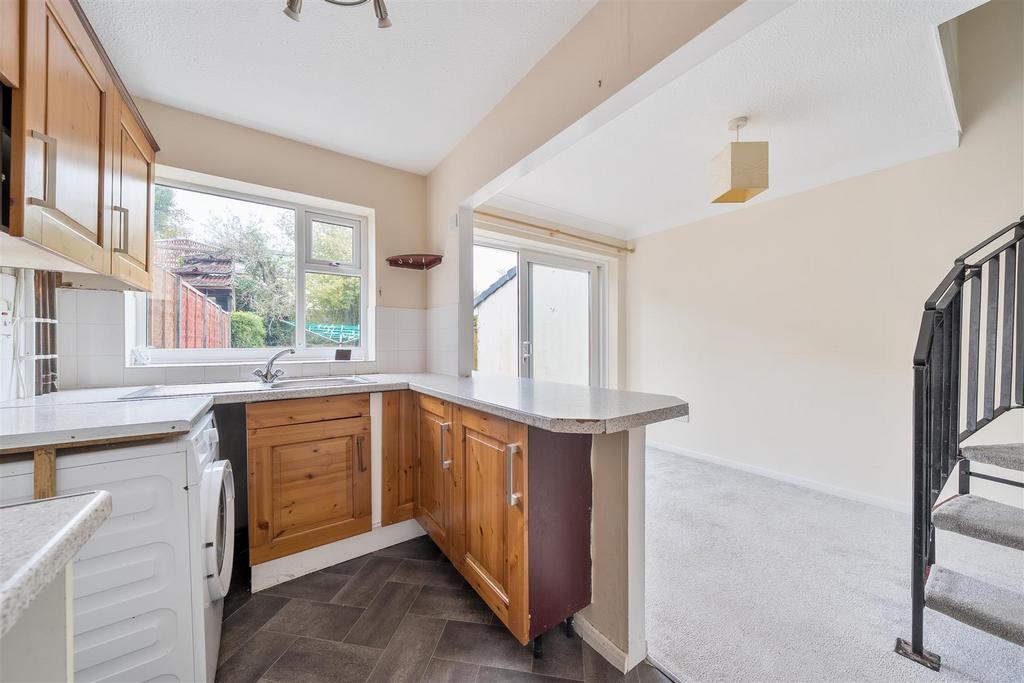 Elizabeth Close Kitchen Dining..jpg