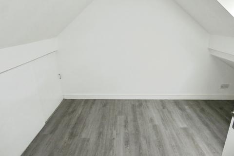 3 bedroom flat to rent, The Green, North Wingfield, S42