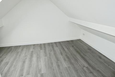 3 bedroom flat to rent, The Green, North Wingfield, S42
