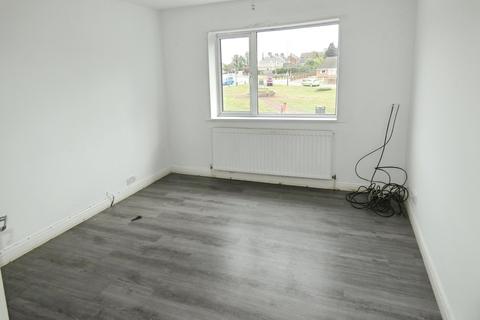 3 bedroom flat to rent, The Green, North Wingfield, S42