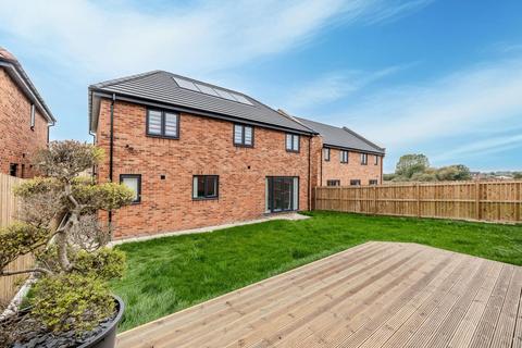5 bedroom detached house for sale, Hall Chase, Newcastle Upon Tyne NE5