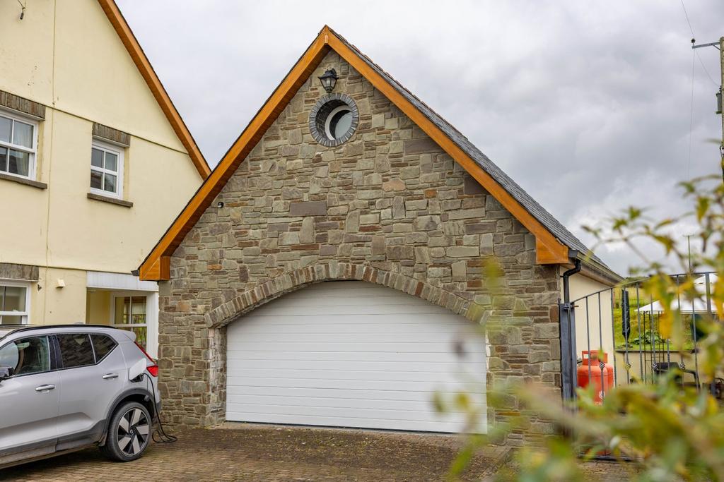 Detached Double Garage