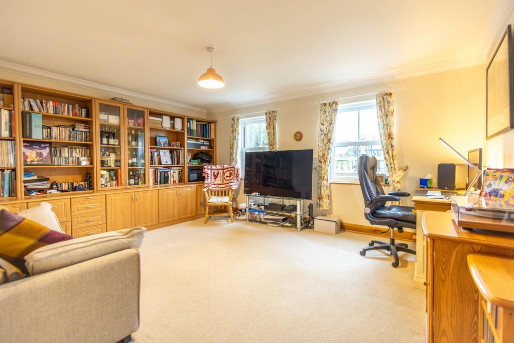 Office / Bedroom 5