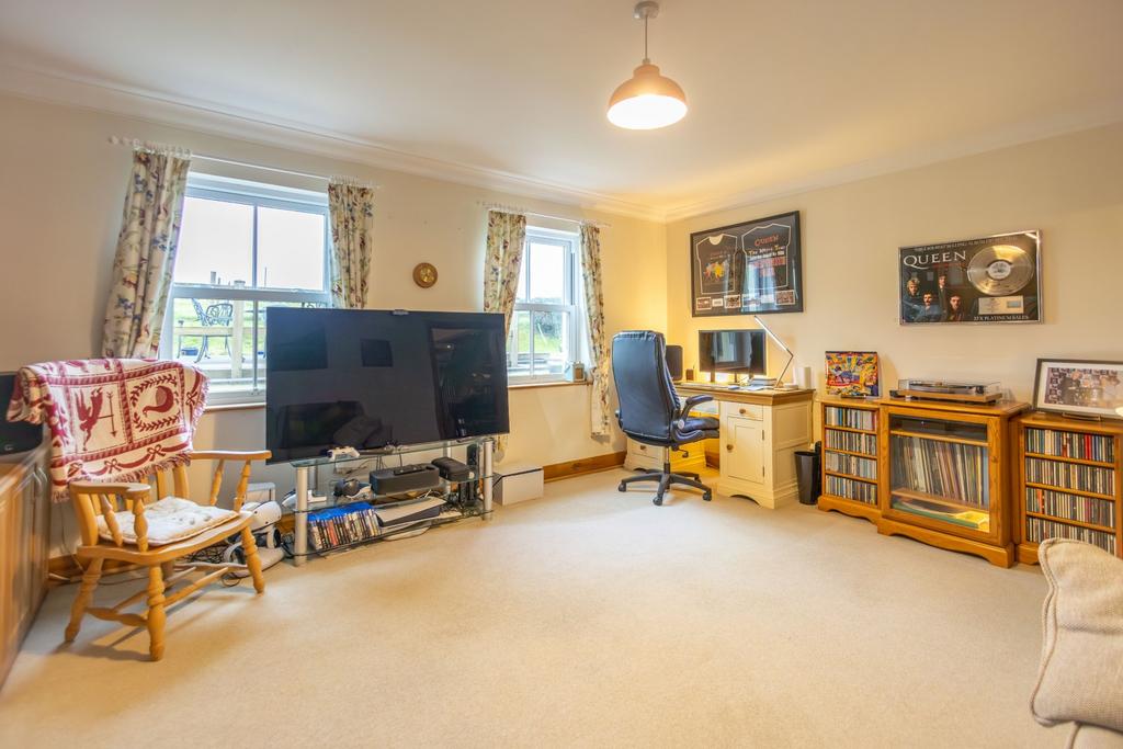 Office / Bedroom 5