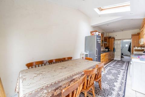 undefined, Cunningham Park, Harrow, HA1