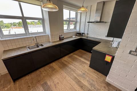 undefined, Kempston Street, L3 8HE,