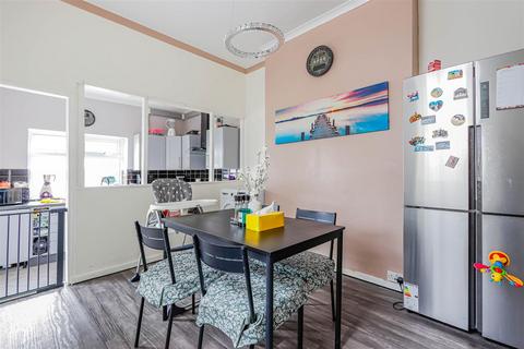 4 bedroom terraced house for sale, Rectory Road, Barry