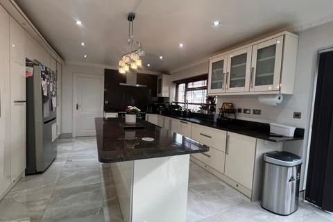5 bedroom semi-detached house for sale, Coopers Row, Iver, SL0 0HP