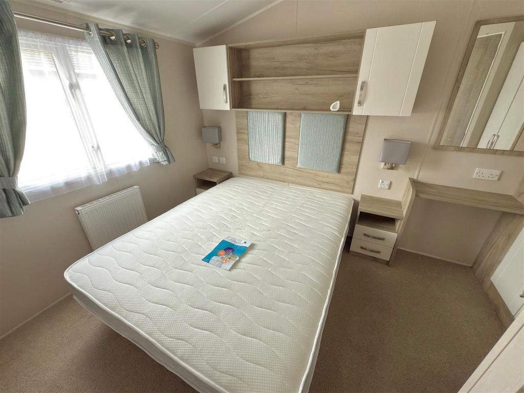 Bed 1.jpg